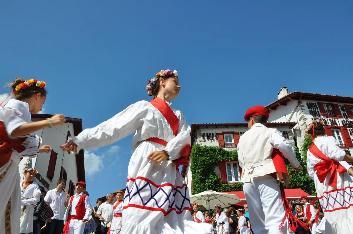 Fête du piment 2026 à Espelette en Pyrénées Atlantiques - voyage de groupe en car depuis le sud-ouest de la France